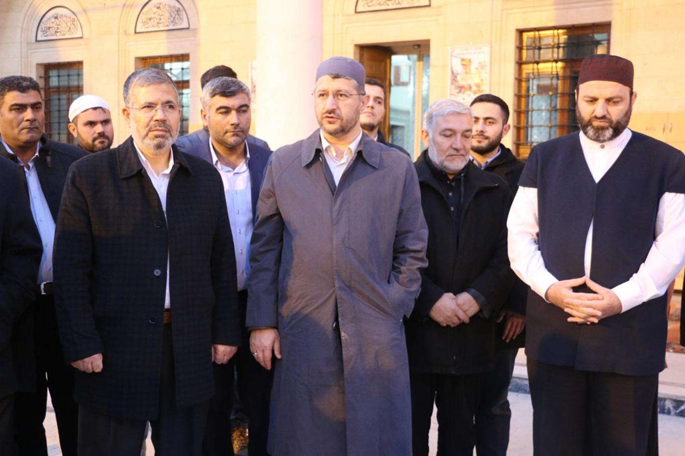 "Sabah namazına gelmeyenlerin sorumluluğu da bizim üzerimizdedir" "Sabah namazına gelmeyenlerin sorumluluğu da bizim üzerimizdedir"